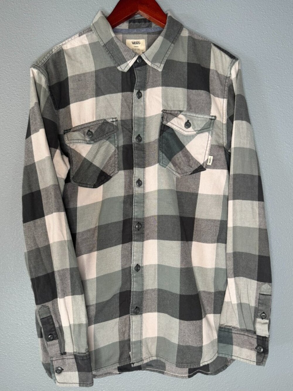 Vans Mens Large Flannel Shirt Gray Black Plaid Tailored Fit Button Up